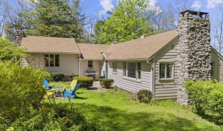 67 Obtuse Hill Rd, Brookfield, CT 06804 - 3 Beds, 2 Bath