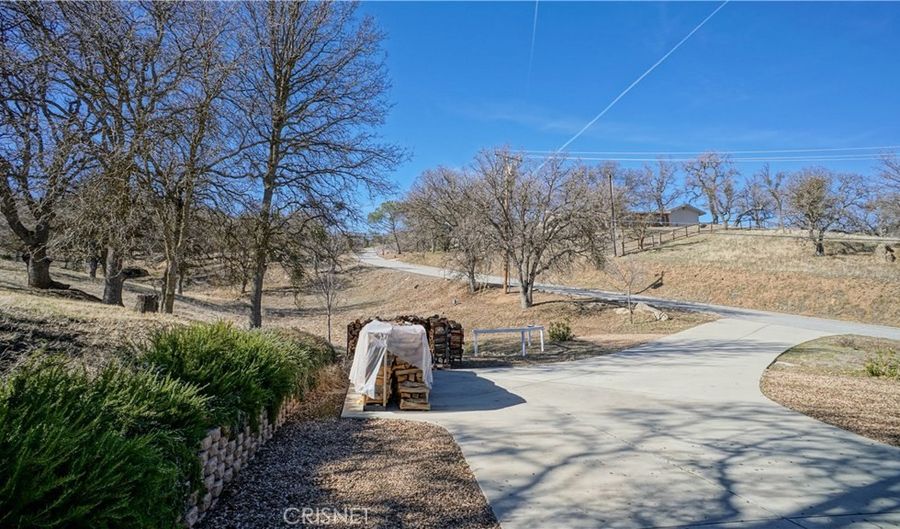 29450 Stallion Springs Dr, Tehachapi, CA 93561 - 3 Beds, 3 Bath