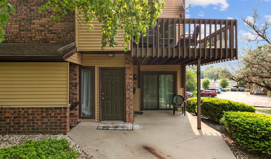206 ROYAL Ct 12, Appleton, WI 54915 - 2 Beds, 2 Bath