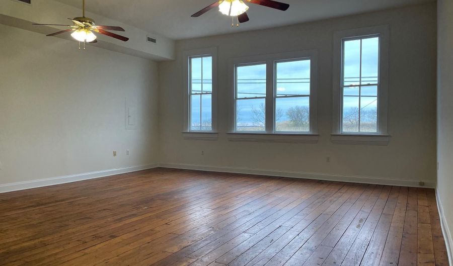 70 CLINTON St, Delaware City, DE 19706 - 3 Beds, 1 Bath