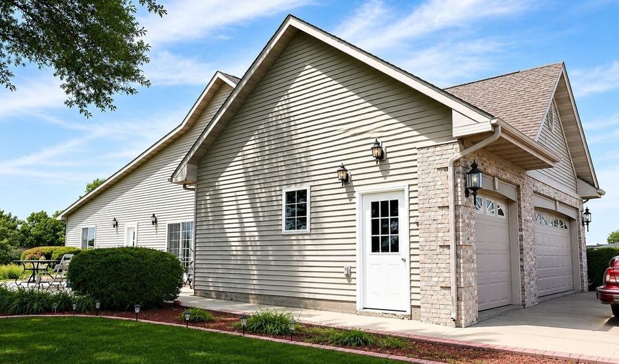 1811 N Hwy 5, Albia, IA 52531 - 5 Beds, 4 Bath