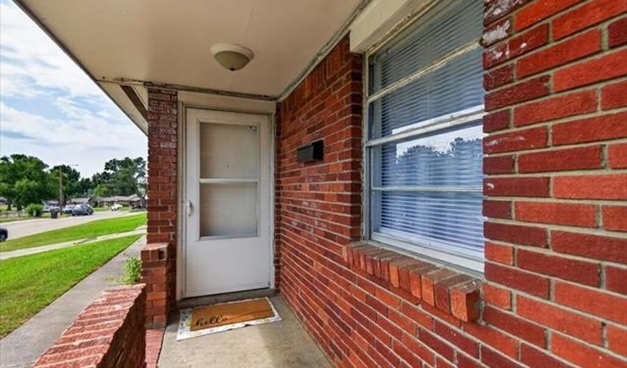 305 SE Avondale Ave, Bartlesville, OK 74006 - 4 Beds, 2 Bath