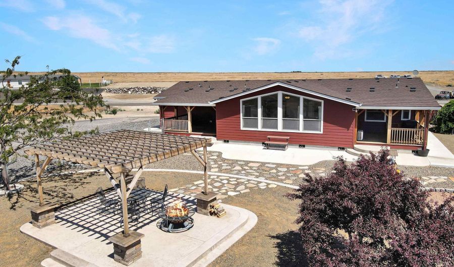 74721 N 129 Pr NE, Benton City, WA 99320 - 3 Beds, 2 Bath