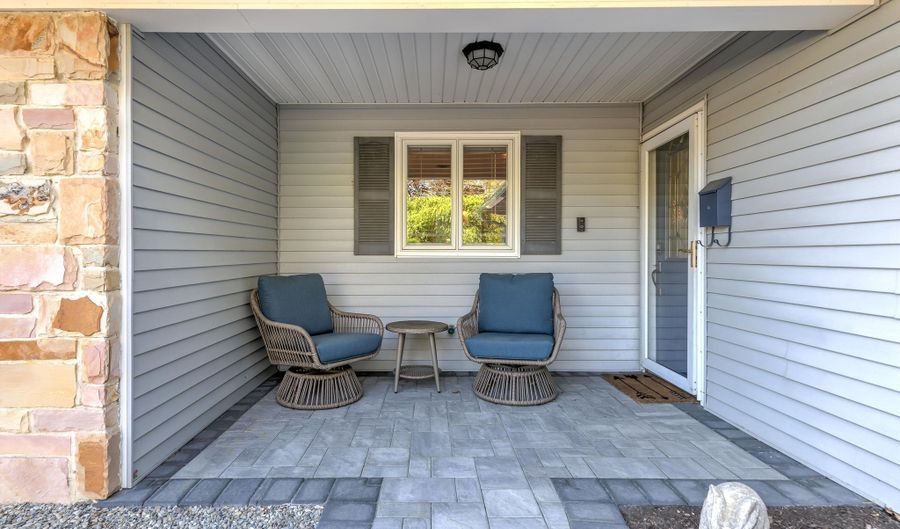 33 Imperia Pl, Aberdeen, NJ 07747 - 3 Beds, 2 Bath