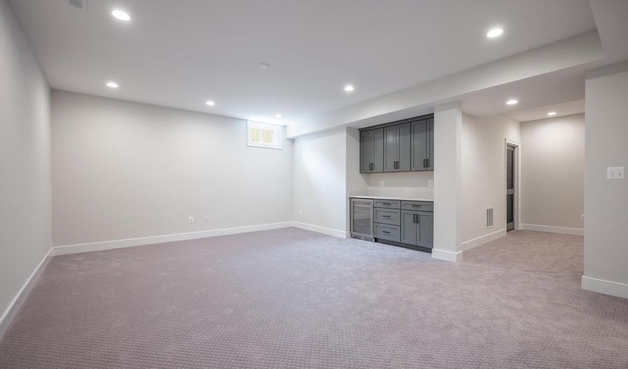 2119 N HARRISON St, Arlington, VA 22205 - 5 Beds, 5 Bath