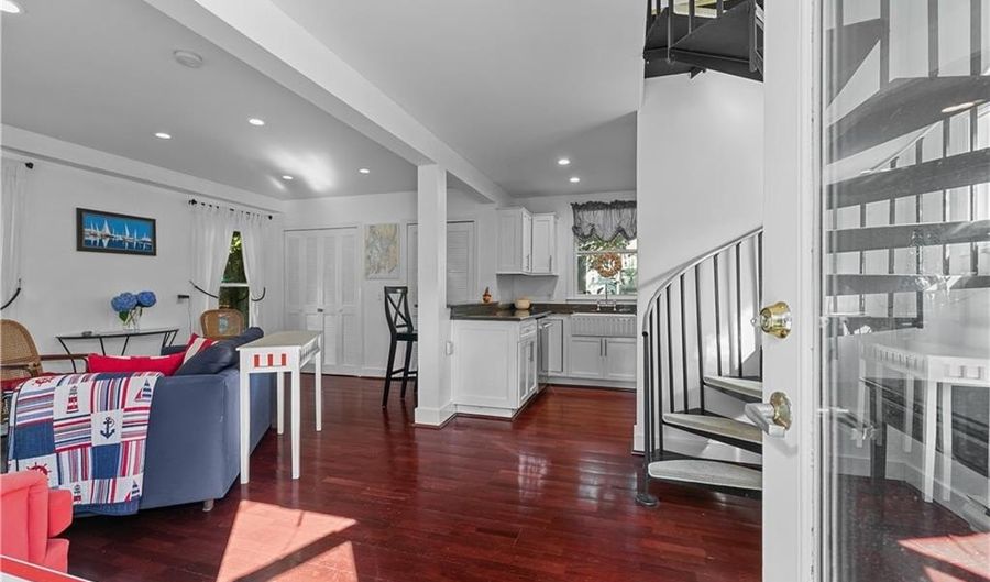 2 Lasalle Pl, Newport, RI 02840 - 2 Beds, 1 Bath