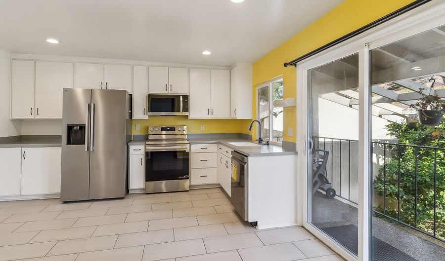 7700 Parkway Dr 48, La Mesa, CA 91942 - 3 Beds, 3 Bath