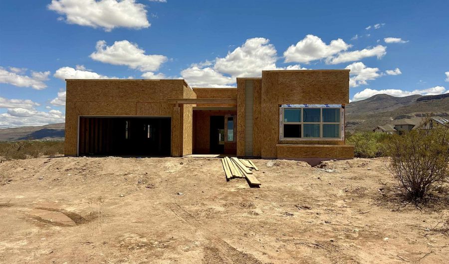 1851 Las Piedras, Alamogordo, NM 88310 - 4 Beds, 3 Bath