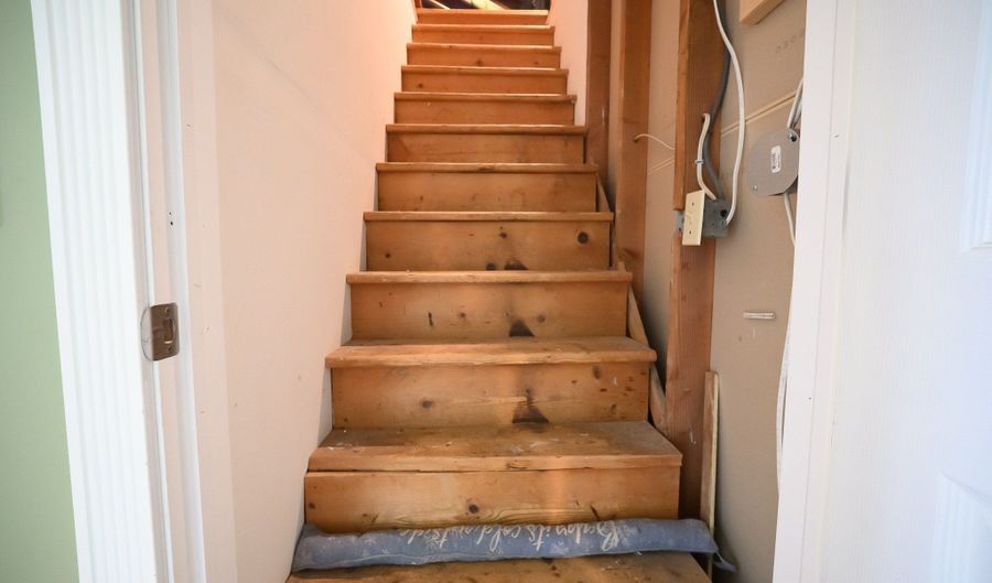 15 Farnam Hl, Bethel, CT 06801 - 2 Beds, 1 Bath