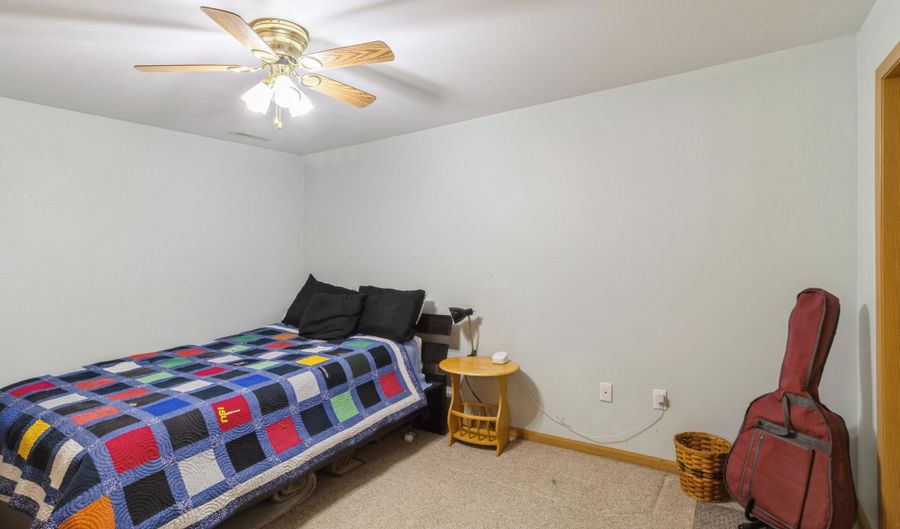 2516 Somerset Dr, Ames, IA 50010 - 5 Beds, 4 Bath