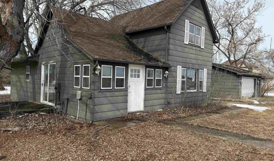 405 SE 13 St, Beresford, SD 57004 - 3 Beds, 1 Bath