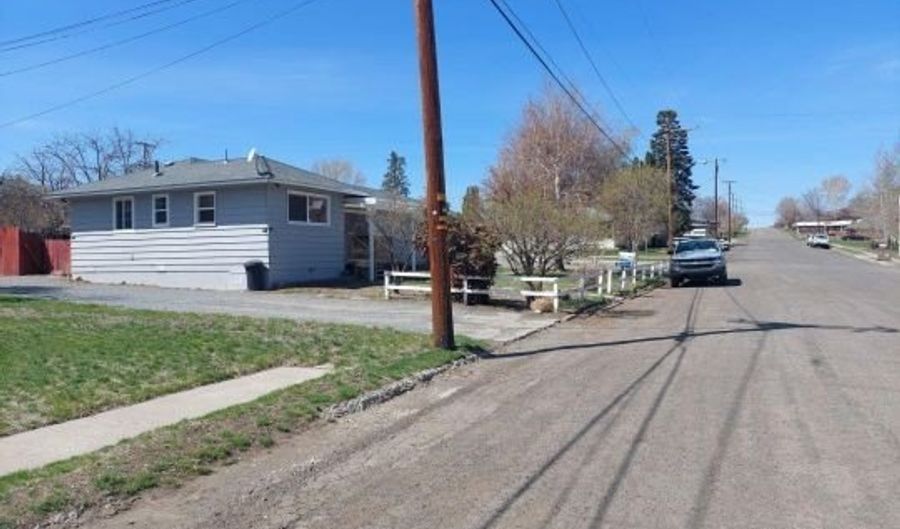 713 W 2nd St, Alturas, CA 96101 - 3 Beds, 2 Bath