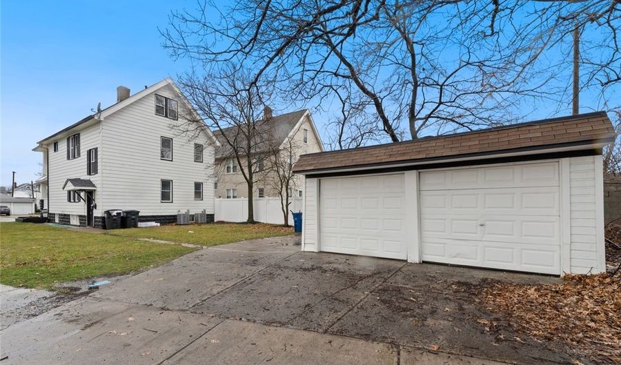 2233 Bunts Rd Down, Lakewood, OH 44107 - 2 Beds, 1 Bath