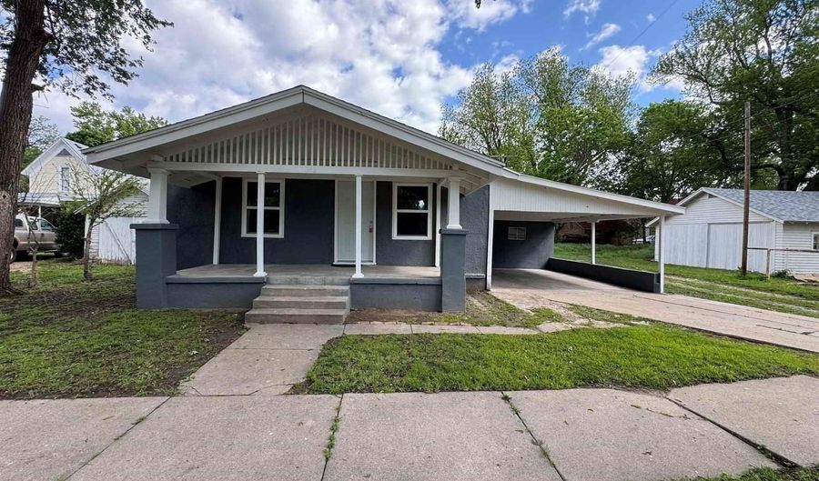 210 E Quincy Ave, Arkansas City, KS 67005 - 2 Beds, 1 Bath