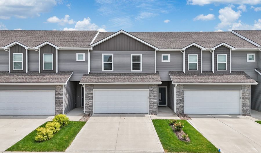 225 NE Glendale Ln, Ankeny, IA 50021 - 3 Beds, 3 Bath