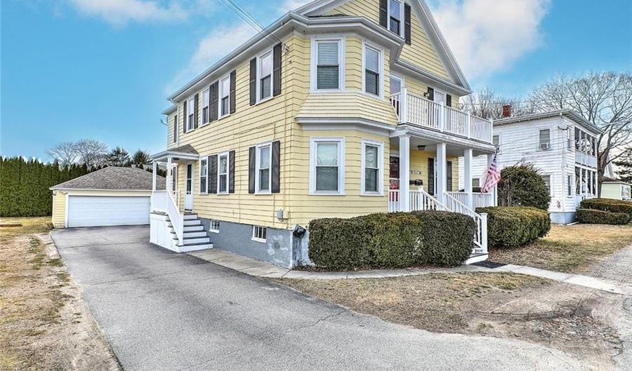 509 Middle Highway Hwy 2, Barrington, RI 02806 - 4 Beds, 1 Bath