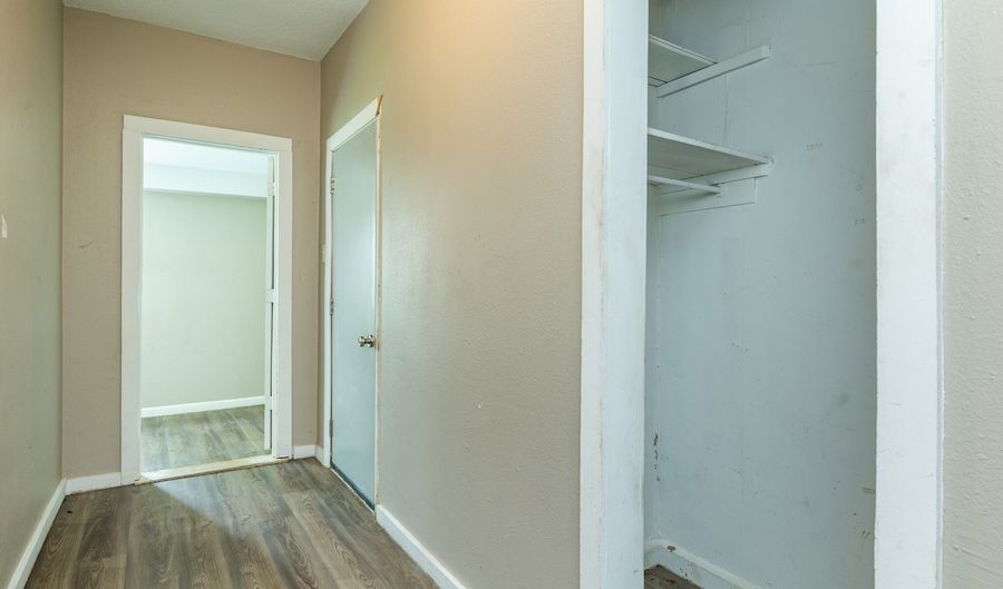 1429 Martin Luther King Jr Pkwy, Des Moines, IA 50314 - 5 Beds, 2 Bath