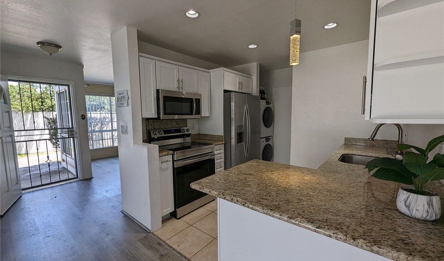 572 Mananai Pl 20A, Honolulu, HI 96818 - 2 Beds, 3 Bath