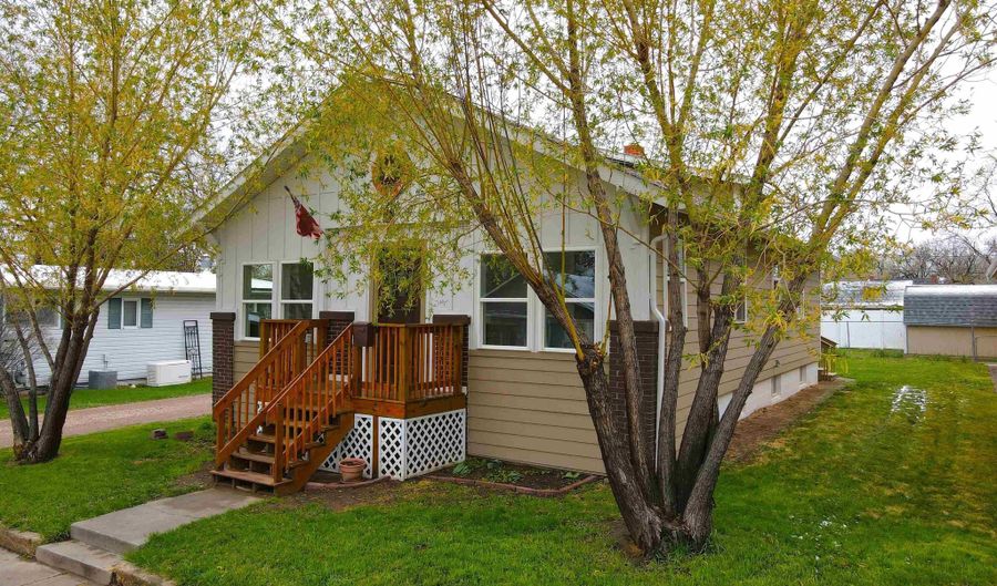 808 Harding St, Belle Fourche, SD 57717 - 4 Beds, 2 Bath