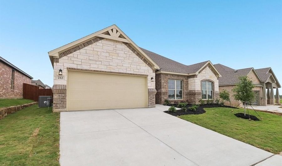 212 Navajo Trl, Alvarado, TX 76009 - 4 Beds, 2 Bath