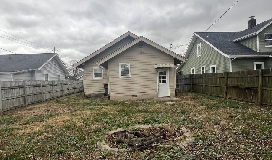 2707 E Lynn St, Anderson, IN 46016 - 2 Beds, 1 Bath