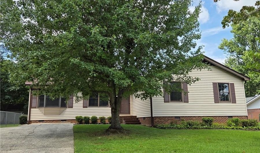 1426 Brookdale Dr, Asheboro, NC 27205 - 3 Beds, 2 Bath