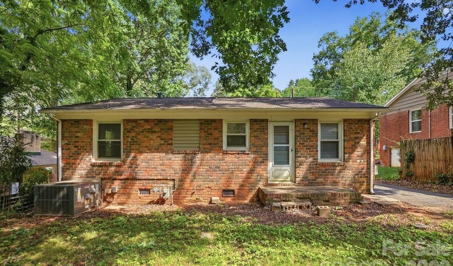 717 Crater St, Charlotte, NC 28205 - 3 Beds, 1 Bath
