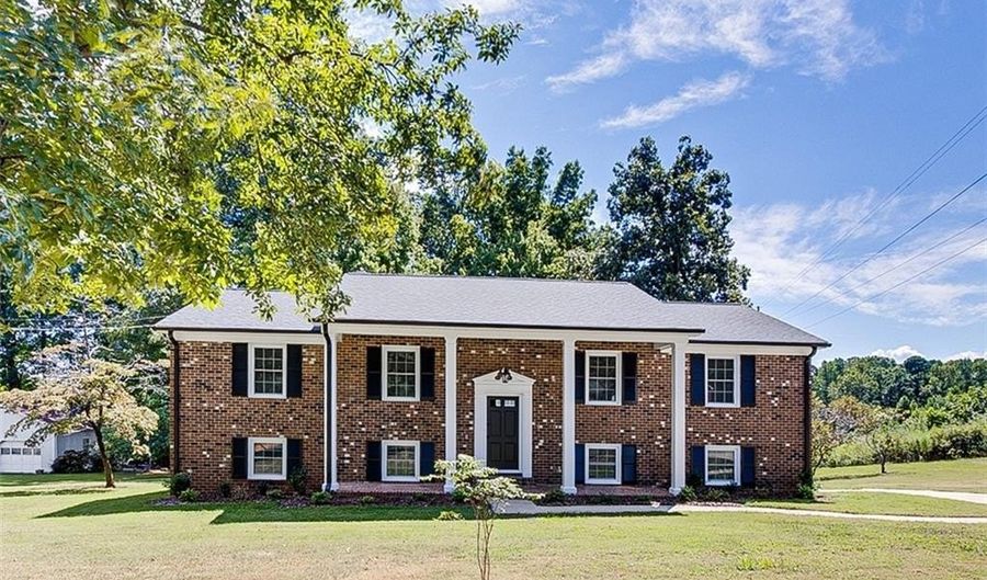 604 Hemlock Dr, Asheboro, NC 27205 - 5 Beds, 4 Bath