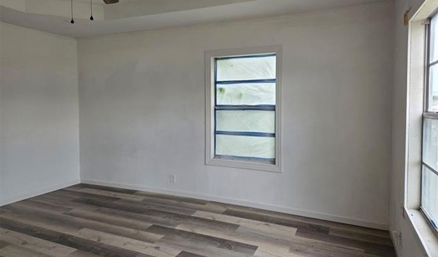 453 NE Elmhurst Ave, Bartlesville, OK 74006 - 2 Beds, 1 Bath