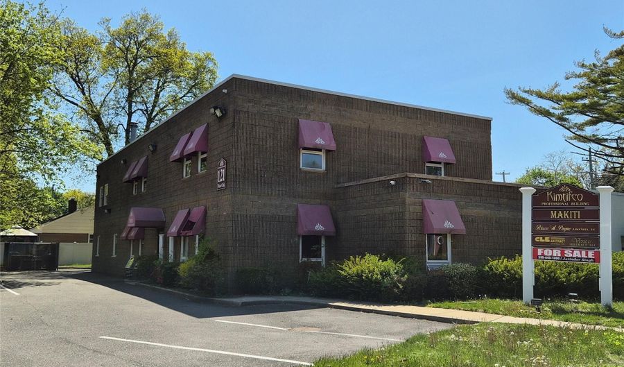 121 W Oak St, Amityville, NY 11701 - 0 Beds, 0 Bath