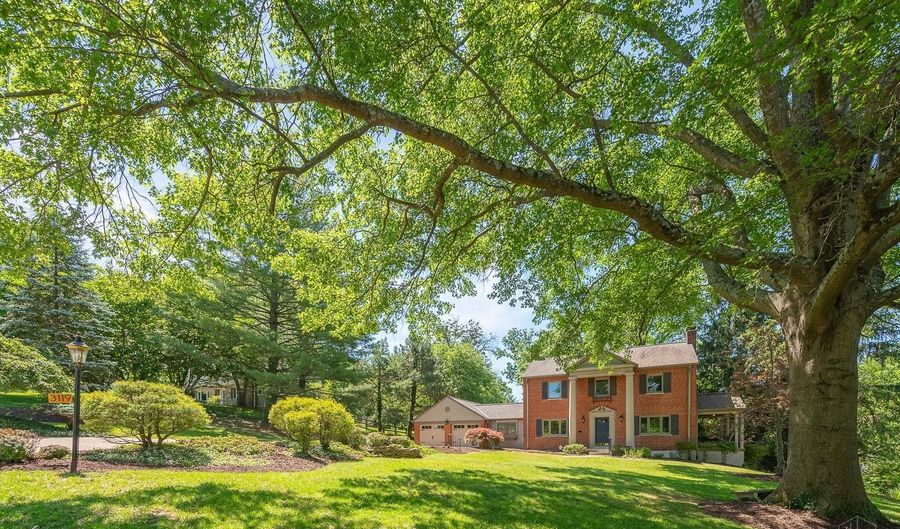 3119 N Farmcrest Dr, Amberley, OH 45213 - 3 Beds, 3 Bath
