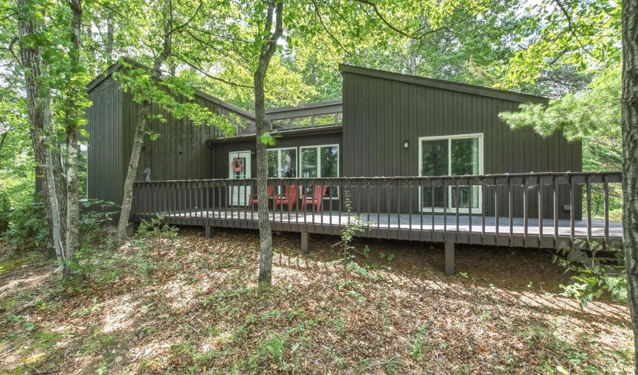 203 BRENDA Ln, Basye, VA 22810 - 4 Beds, 3 Bath