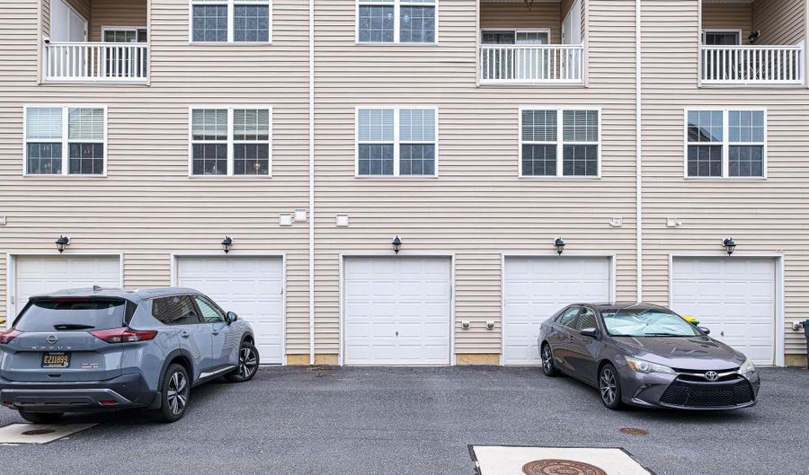 3858 GREEN St, Claymont, DE 19703 - 2 Beds, 3 Bath