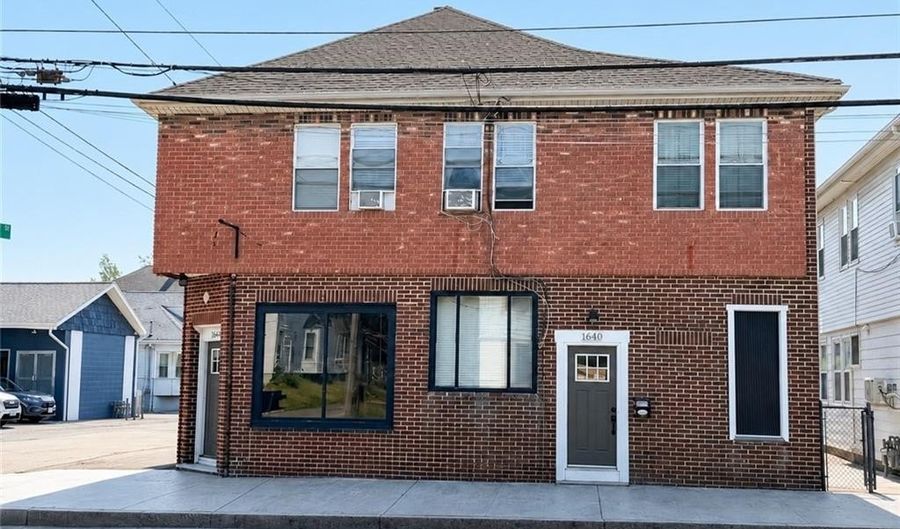 1640 Cranston St, Cranston, RI 02920 - 5 Beds, 3 Bath