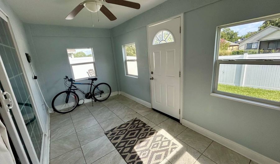 601 Swallow Ct, Apopka, FL 32712 - 2 Beds, 2 Bath