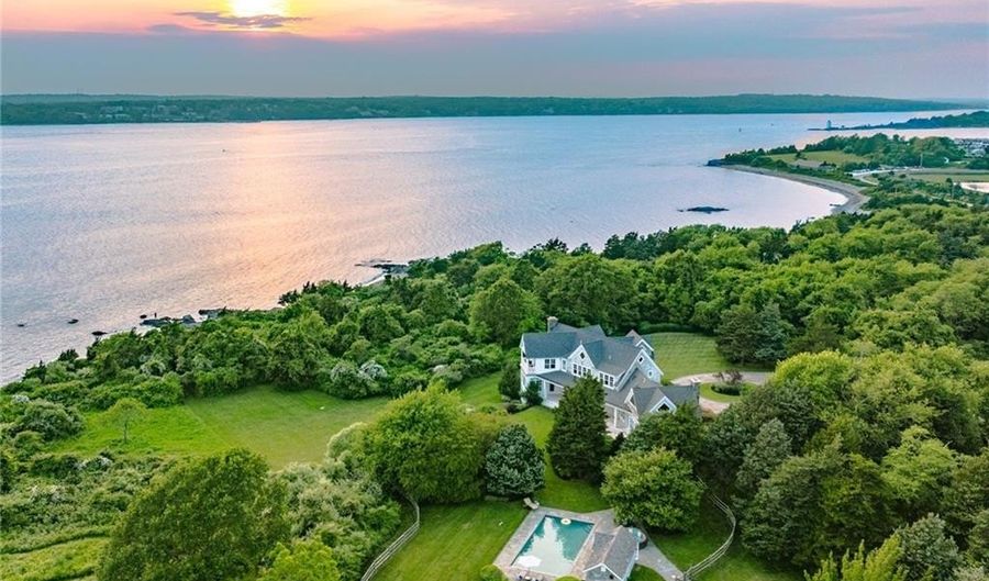 1003 Fort Getty Rd, Jamestown, RI 02835 - 4 Beds, 5 Bath