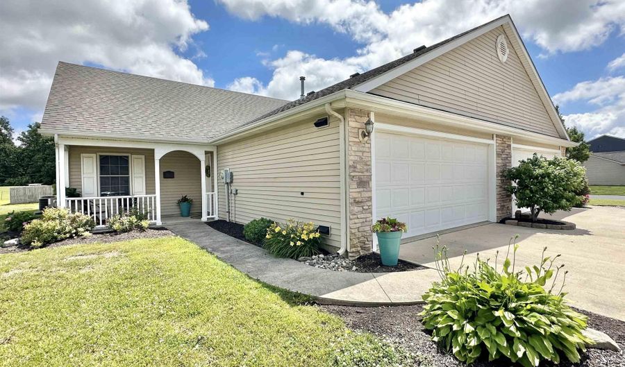 1917 Greyson Dr, Auburn, IN 46706 - 2 Beds, 1 Bath