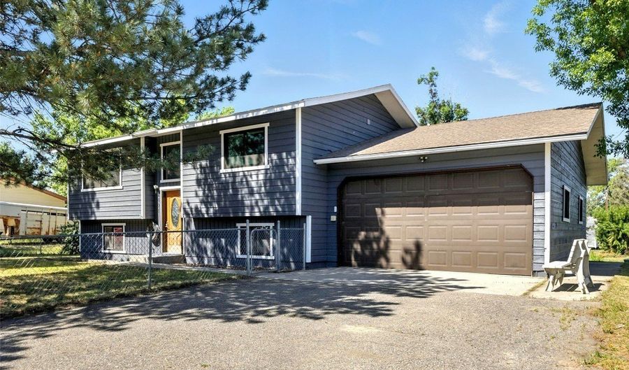 801 Iowa St, Belgrade, MT 59714 - 4 Beds, 3 Bath