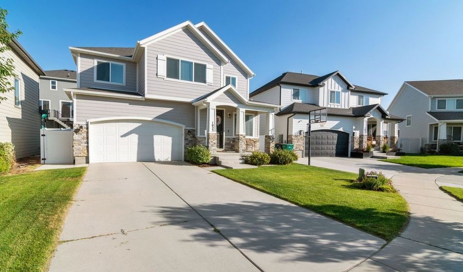 1023 W MOLLY PITCHER, Bluffdale, UT 84065 - 4 Beds, 4 Bath
