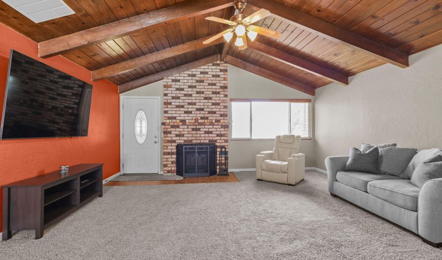 7033 Cerro Ct, Anderson, CA 96007 - 3 Beds, 2 Bath
