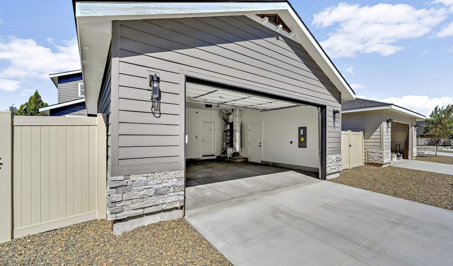 7604 N Ferris Ave, Boise, ID 83714 - 3 Beds, 3 Bath