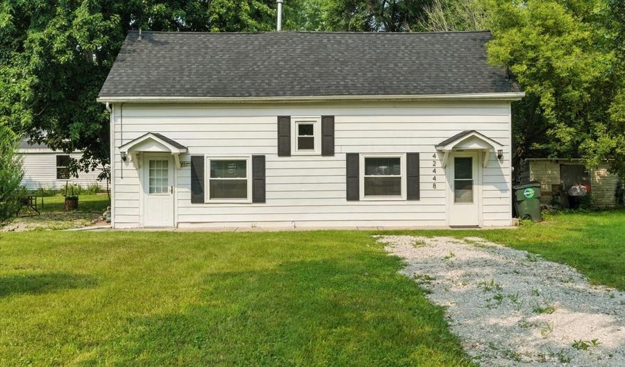 42448 N Lake Ave, Antioch, IL 60002 - 2 Beds, 1 Bath