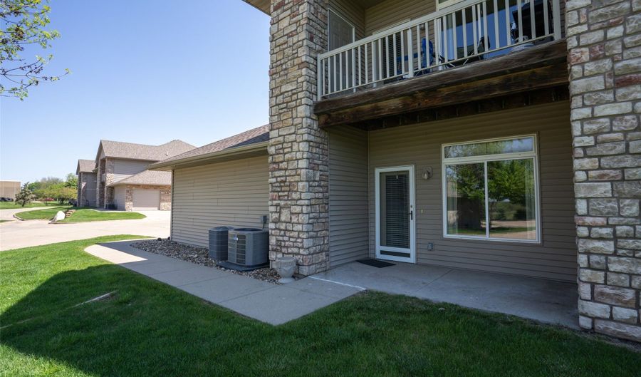 548 Kelsey Ln, Altoona, IA 50009 - 2 Beds, 2 Bath