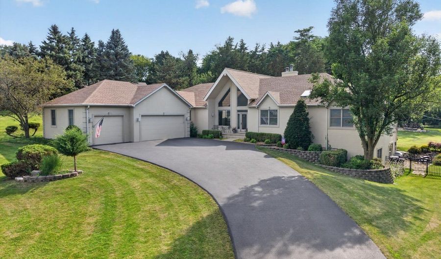 11923 Devonshire St, Algonquin, IL 60102 - 3 Beds, 4 Bath