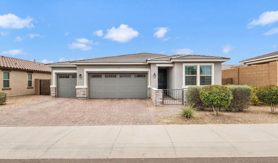 2332 S 241ST Dr, Buckeye, AZ 85326 - 4 Beds, 3 Bath