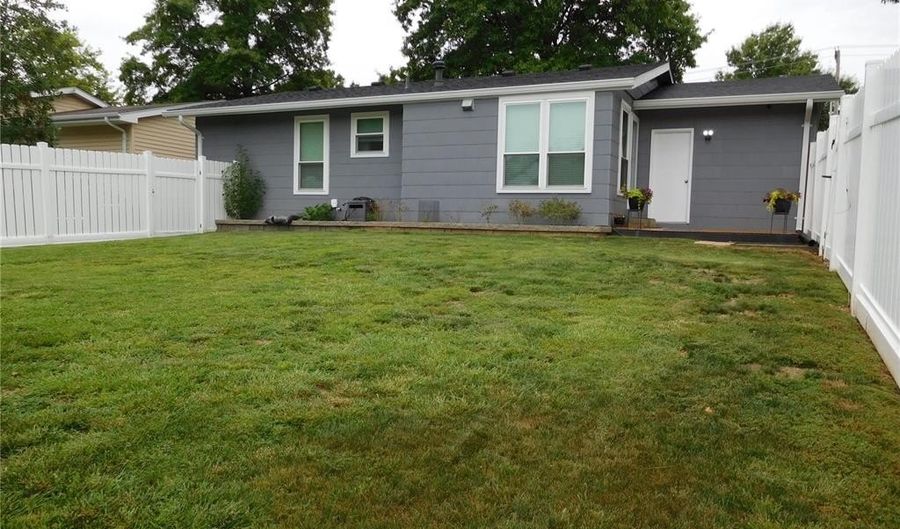 322 New Ballwin Rd, Ballwin, MO 63021 - 3 Beds, 2 Bath