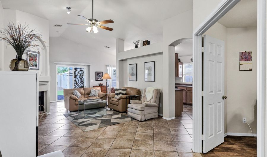 144 S Kingston St, Chandler, AZ 85225 - 3 Beds, 2 Bath