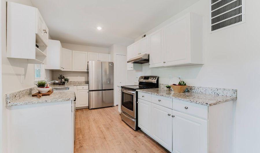 9103 BRAMBLE Pl, Annandale, VA 22003 - 4 Beds, 3 Bath