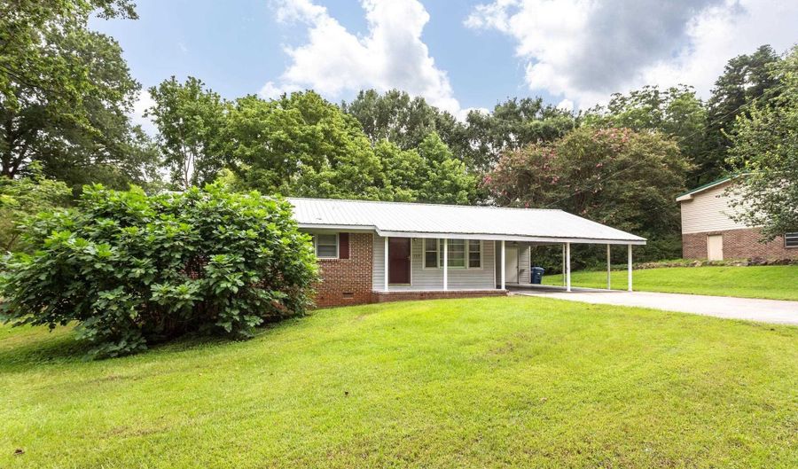 729 W 38TH St, Anniston, AL 36201 - 3 Beds, 2 Bath