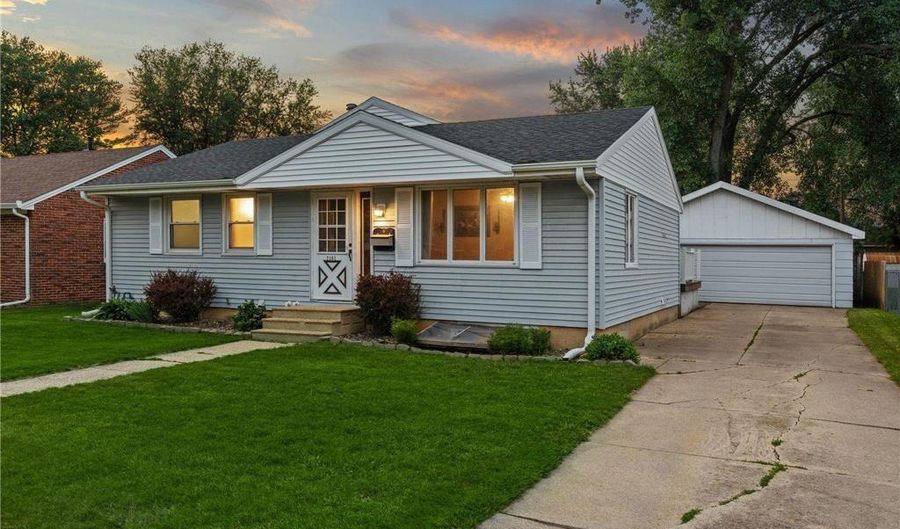2101 6th Ave NE, Austin, MN 55912 - 5 Beds, 2 Bath